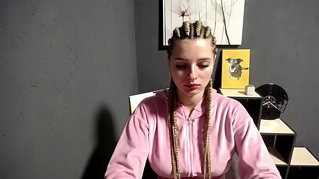 lady olivia  online show from October 15, 2025, 3:53 pm