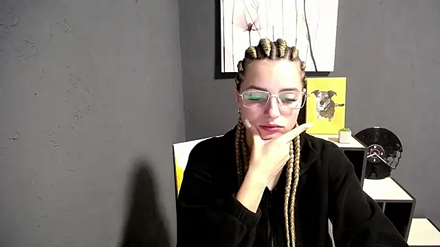 lady olivia  online show from October 13, 2025, 2:29 pm