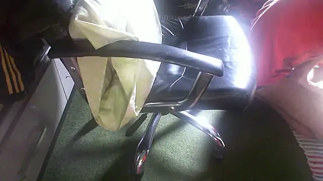 Snapshot of Carte1921 chatting on November 4, 2025, 12:09 pm Carte1921 online show from November 4, 2025, 12:09 pm