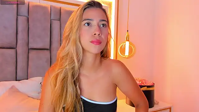 Snapshot of elianabrown chatting on May 21, 2026, 1:03 am elianabrown online show from May 21, 2026, 1:03 am
