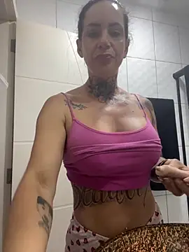 Snapshot of YasmimBrasil chatting on November 4, 2025, 7:56 am YasmimBrasil online show from November 4, 2025, 7:56 am