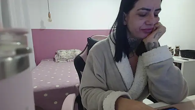 YasmimBrasil online show from July 18, 2026, 6:33 am
