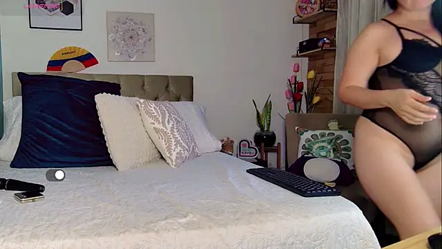 Snapshot of yanella_fire chatting on July 21, 2026, 7:04 pm yanella fire online show from July 21, 2026, 7:04 pm