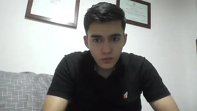 Snapshot of Estebitan_vm chatting on November 25, 2025, 4:13 am Estebitan vm online show from November 25, 2025, 4:13 am