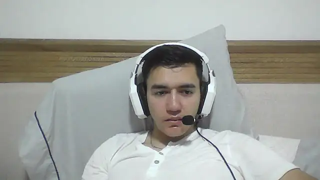 Snapshot of Estebitan_vm chatting on April 1, 2026, 4:36 am Estebitan vm online show from April 1, 2026, 4:36 am