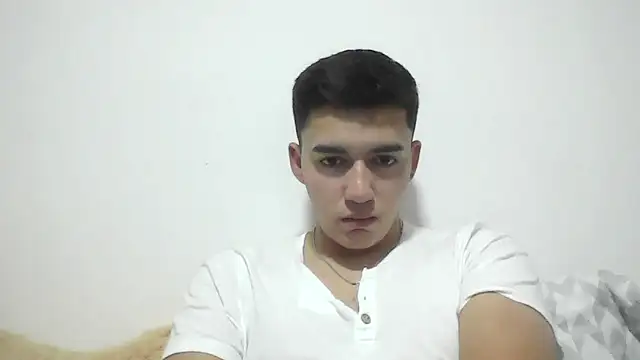 Snapshot of Estebitan_vm chatting on November 15, 2025, 5:06 pm Estebitan vm online show from November 15, 2025, 5:06 pm