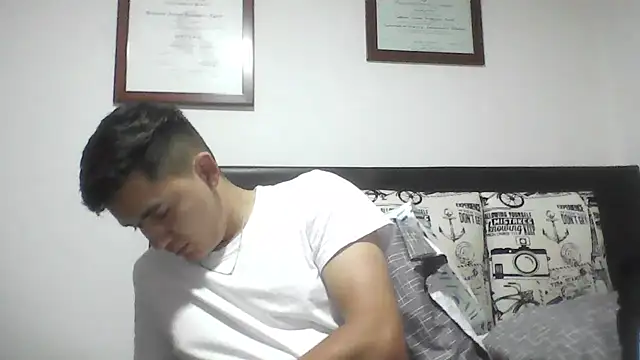 Snapshot of Estebitan_vm chatting on April 16, 2026, 2:56 am Estebitan vm online show from April 16, 2026, 2:56 am