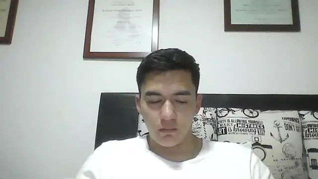 Snapshot of Estebitan_vm chatting on April 7, 2026, 4:25 am Estebitan vm online show from April 7, 2026, 4:25 am