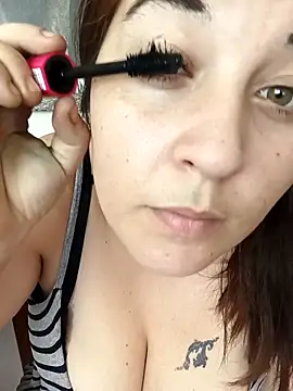 Snapshot of yzabell18 chatting on November 20, 2025, 12:28 pm yzabell18 online show from November 20, 2025, 12:28 pm