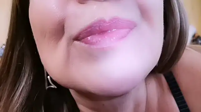 LadyAndTransy online show from April 26, 2026, 6:32 am