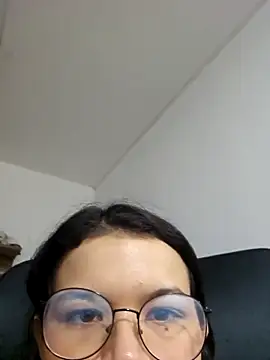 azumiichan online show from February 6, 2026, 3:35 am