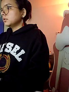 Snapshot of azumiichan chatting on November 28, 2025, 12:11 am azumiichan online show from November 28, 2025, 12:11 am