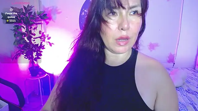evelyn mature19 online show from October 1, 2025, 6:12 pm