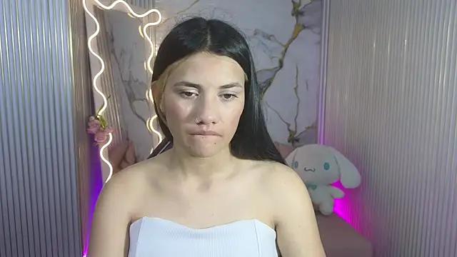 Chiara tay online show from April 18, 2026, 7:07 pm