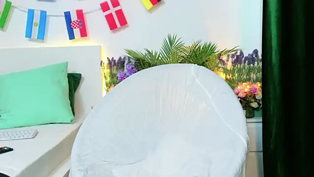 Snapshot of zoey_marie chatting on July 5, 2026, 12:45 pm zoey marie online show from July 5, 2026, 12:45 pm