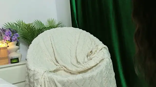 Snapshot of zoey_marie chatting on May 17, 2026, 1:44 pm zoey marie online show from May 17, 2026, 1:44 pm