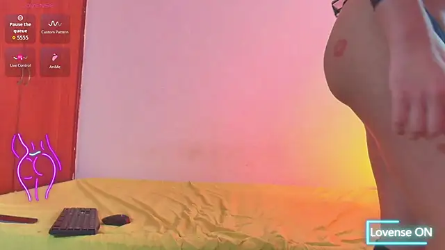 Snapshot of KataAswad chatting on November 17, 2025, 7:23 am KataAswad online show from November 17, 2025, 7:23 am