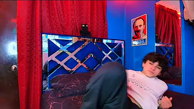 Luke Howland online show from December 22, 2025, 8:31 pm