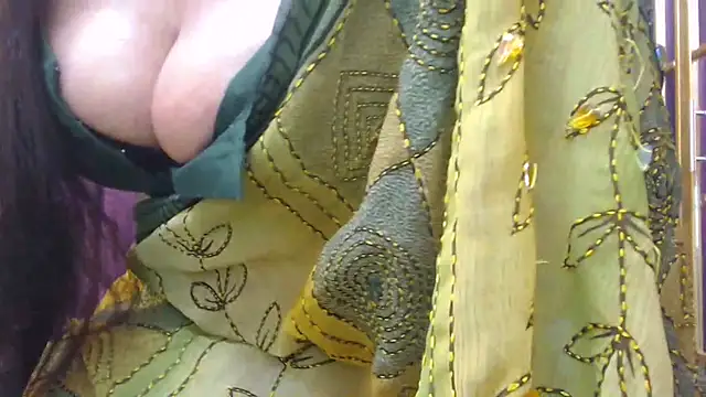 Snapshot of desi-maisa130 chatting on December 13, 2025, 8:04 pm desi-maisa130 online show from December 13, 2025, 8:04 pm