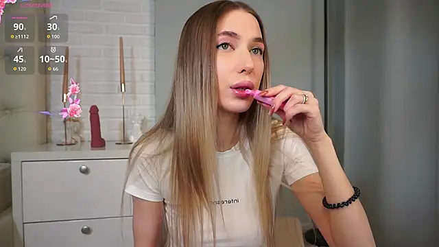 Snapshot of heidas_dream chatting on December 3, 2025, 6:03 am heidas dream online show from December 3, 2025, 6:03 am