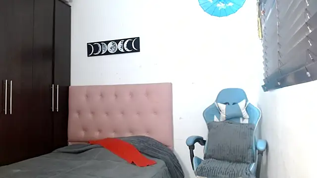 Snapshot of TokioStar chatting on November 10, 2025, 3:17 pm TokioStar online show from November 10, 2025, 3:17 pm