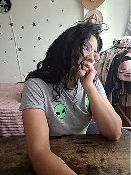 Thaliacooper  online show from November 25, 2025, 6:30 pm