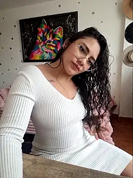 Snapshot of Thaliacooper_ chatting on August 9, 2026, 8:37 pm Thaliacooper online show from August 9, 2026, 8:37 pm