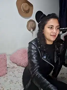 Snapshot of Thaliacooper_ chatting on January 6, 2025, 4:47 am Thaliacooper online show from January 6, 2025, 4:47 am