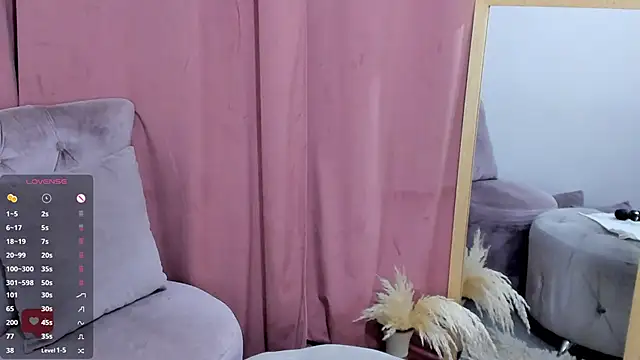 Snapshot of _AllisonSweet_ chatting on October 14, 2025, 12:11 am AllisonSweet online show from October 14, 2025, 12:11 am