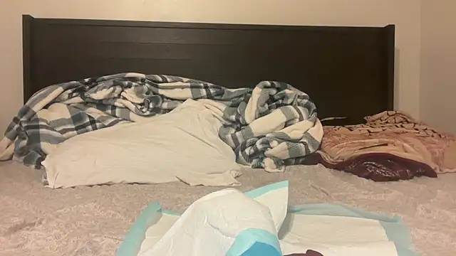 QueenLolaX online show from October 19, 2025, 5:21 am