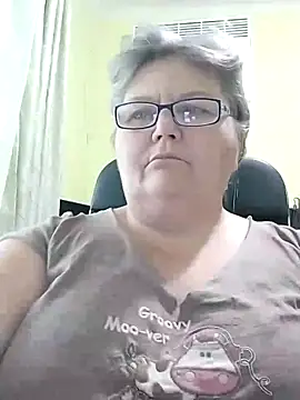Snapshot of AlenushkaGold chatting on October 17, 2025, 8:17 am AlenushkaGold online show from October 17, 2025, 8:17 am