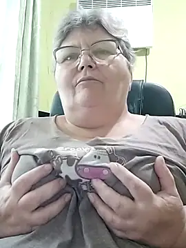 Snapshot of AlenushkaGold chatting on September 17, 2025, 7:43 am AlenushkaGold online show from September 17, 2025, 7:43 am