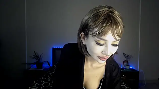 Snapshot of Izalimka chatting on March 11, 2025, 6:19 am Izalimka online show from March 11, 2025, 6:19 am