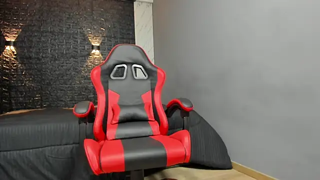 Snapshot of taurus_boy1 chatting on October 7, 2025, 11:44 am taurus boy1 online show from October 7, 2025, 11:44 am