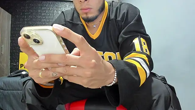 Snapshot of taurus_boy1 chatting on October 10, 2025, 11:33 am taurus boy1 online show from October 10, 2025, 11:33 am