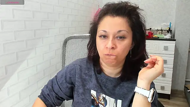 Snapshot of TeasyLana chatting on April 17, 2026, 4:59 am TeasyLana online show from April 17, 2026, 4:59 am