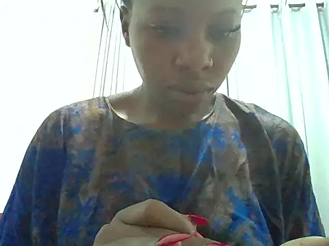 Snapshot of Queen_loveer chatting on June 4, 2026, 8:41 am Queen loveer online show from June 4, 2026, 8:41 am