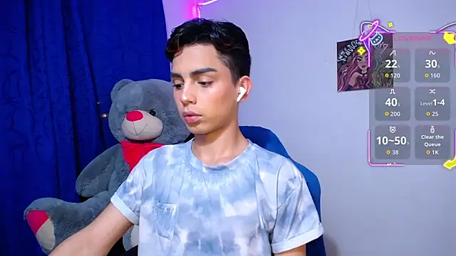OwenBluee online show from April 28, 2026, 8:41 am