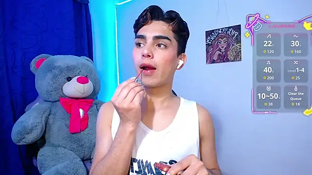 OwenBluee online show from May 8, 2026, 5:06 pm