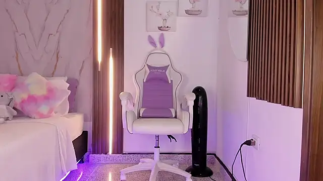 mia six66 online show from October 10, 2025, 11:44 am