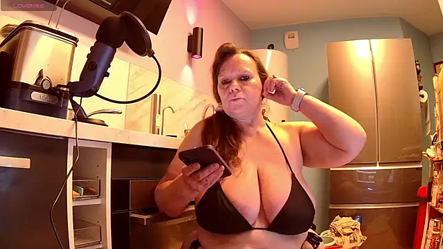 Snapshot of Endrocleia chatting on July 16, 2026, 11:02 pm Endrocleia online show from July 16, 2026, 11:02 pm