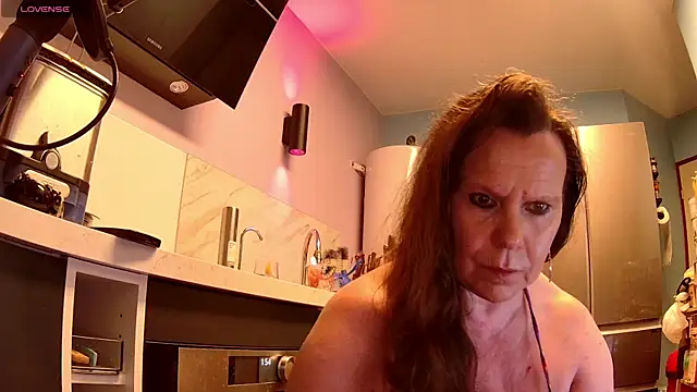 Snapshot of Endrocleia chatting on June 17, 2026, 11:58 pm Endrocleia online show from June 17, 2026, 11:58 pm
