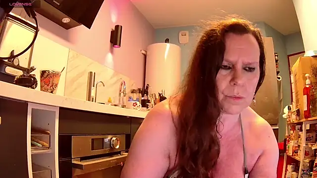 Snapshot of Endrocleia chatting on May 27, 2026, 11:34 pm Endrocleia online show from May 27, 2026, 11:34 pm