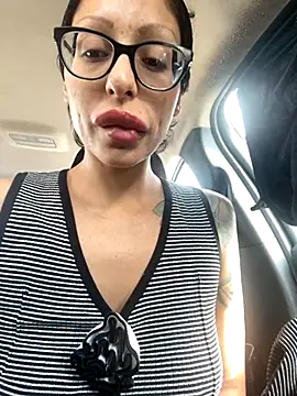 myloveforyouu online show from November 9, 2025, 5:06 pm