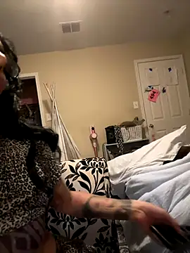 myloveforyouu online show from November 19, 2025, 1:22 pm