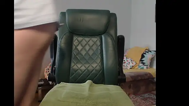 Snapshot of tuttiluss44 chatting on February 21, 2026, 10:28 am tuttiluss44 online show from February 21, 2026, 10:28 am