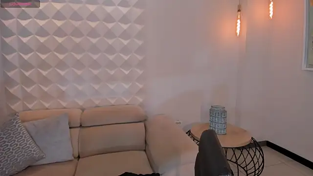 MariaHerrera  online show from October 12, 2025, 8:10 pm