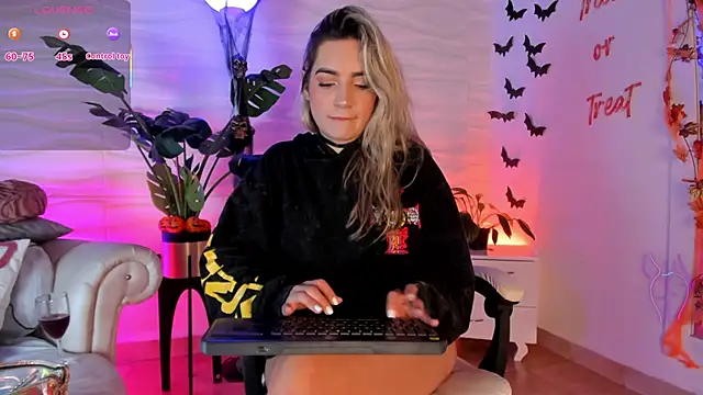 mariablonde  online show from October 13, 2025, 8:21 pm