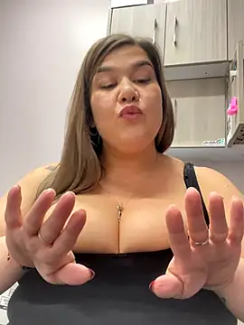 Snapshot of LolaBeretta chatting on October 14, 2025, 4:07 pm LolaBeretta online show from October 14, 2025, 4:07 pm