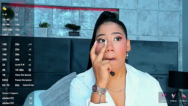 Salome Diaz  online show from February 18, 2025, 1:22 pm